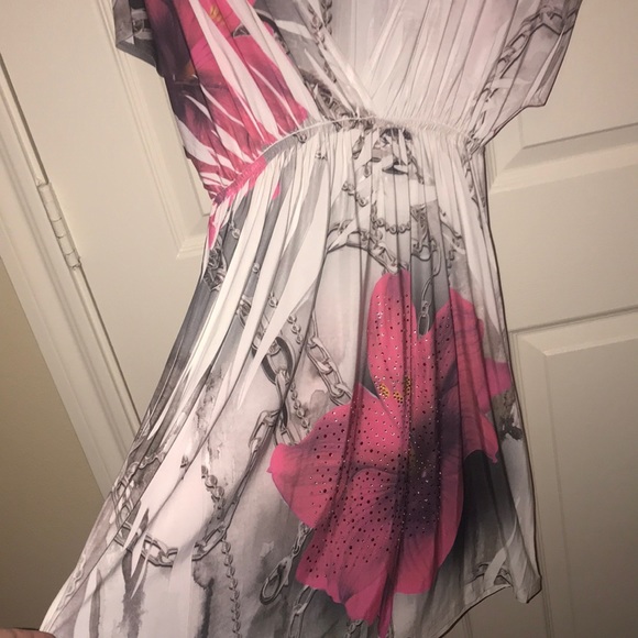 Very flattering loose fit dress. - Picture 2 of 5